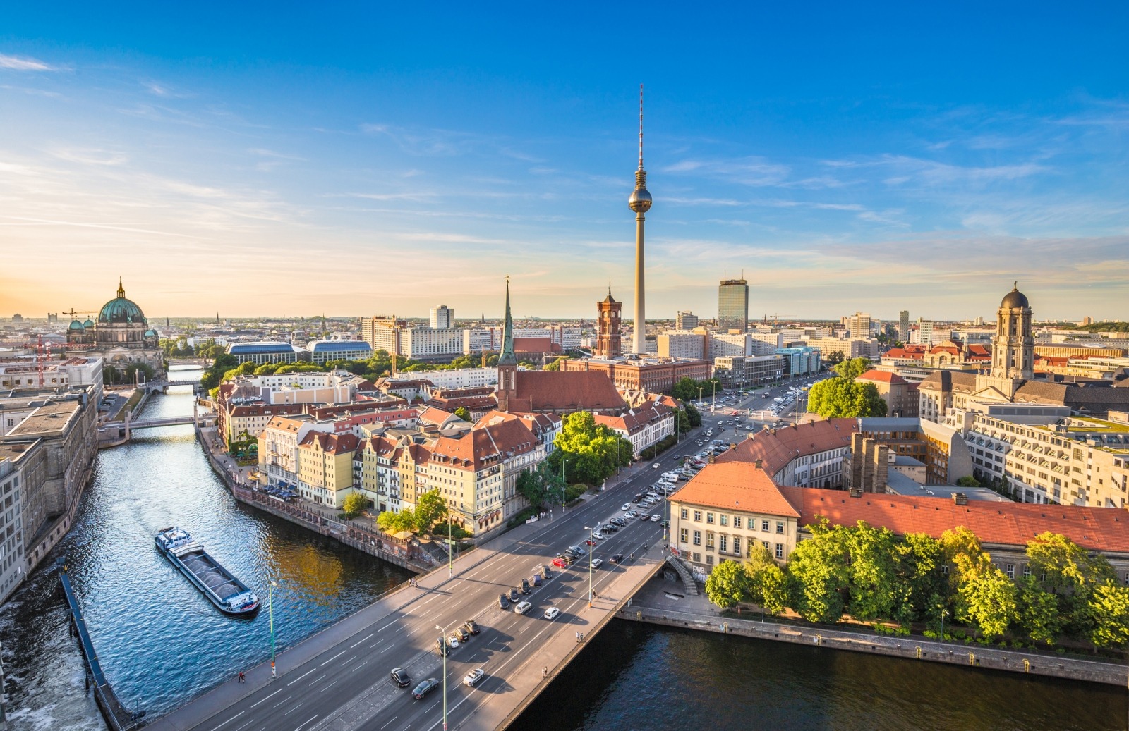 Berlin ist reich an Sehenswürdigkeiten, die sowohl historische als auch moderne Aspekte der Stadt widerspiegeln.