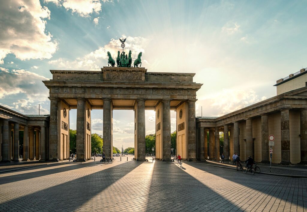 Das Brandenburger Tor ist eines der bekanntesten Wahrzeichen Berlins und Deutschlands.