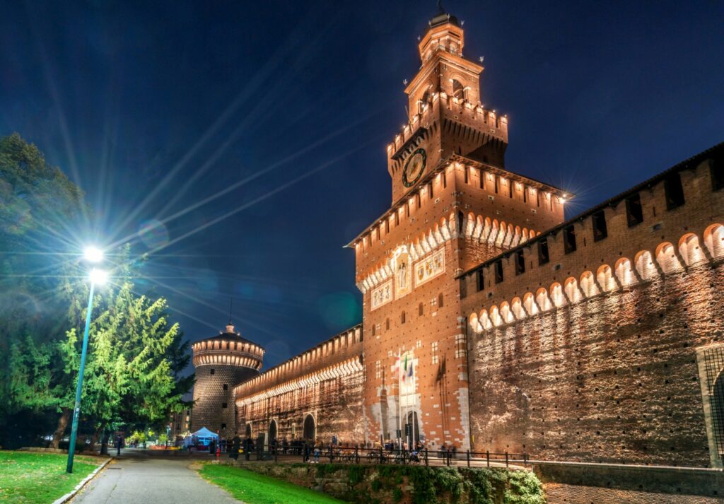 Das Castello Sforzesco (Sforza-Schloss) ist eine der bedeutendsten historischen Sehenswürdigkeiten in Mailand.