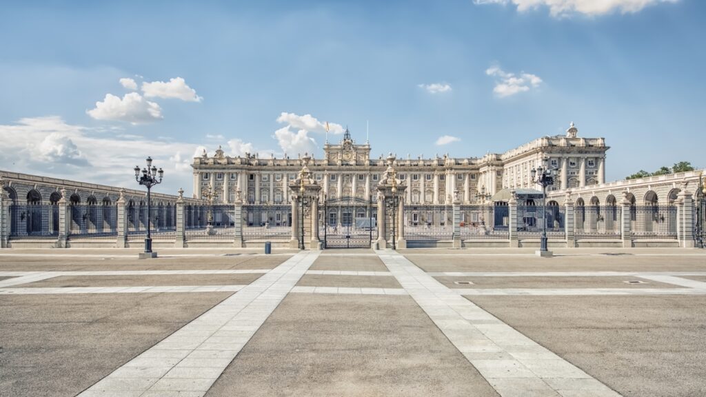 Der Königspalast in Madrid (Palacio Real) ist eine der beeindruckendsten Sehenswürdigkeiten der Stadt.