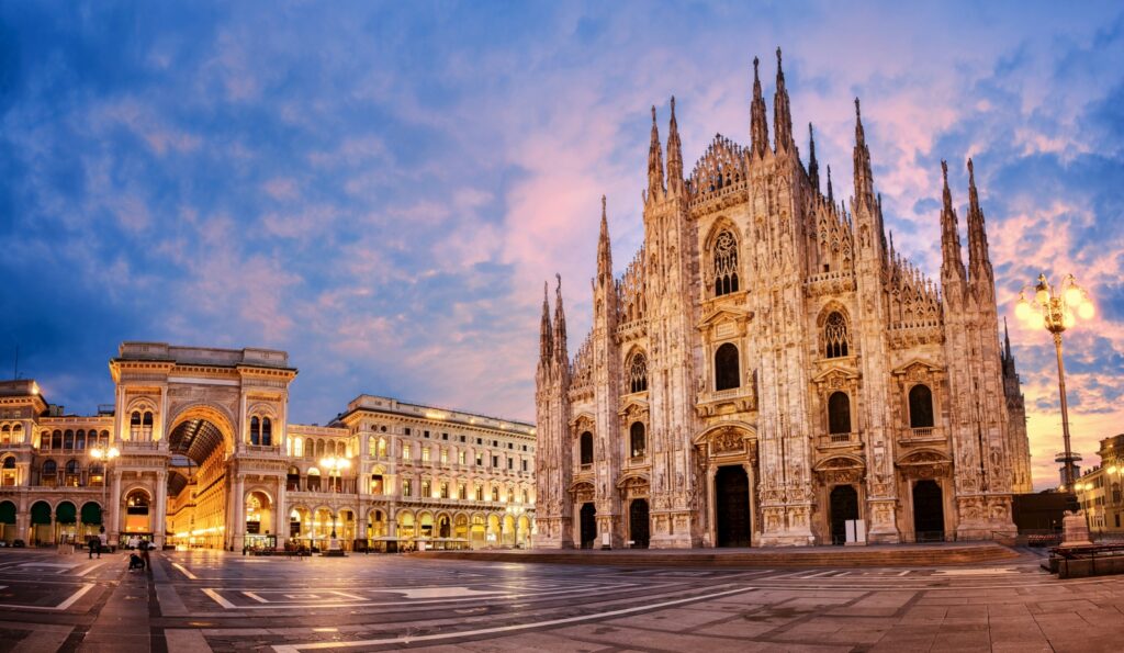 Der Mailänder Dom (Duomo di Milano) ist eine der bekanntesten Sehenswürdigkeiten Italiens und das Wahrzeichen von Mailand.