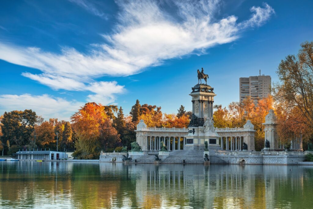 Der Retiro-Park (Parque del Buen Retiro) ist eine der beliebtesten Grünflächen Madrids.