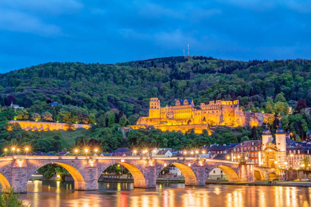 Heidelberger Schloss, imposante Burgruine mit malerischem Blick über die Altstadt und den Neckar.